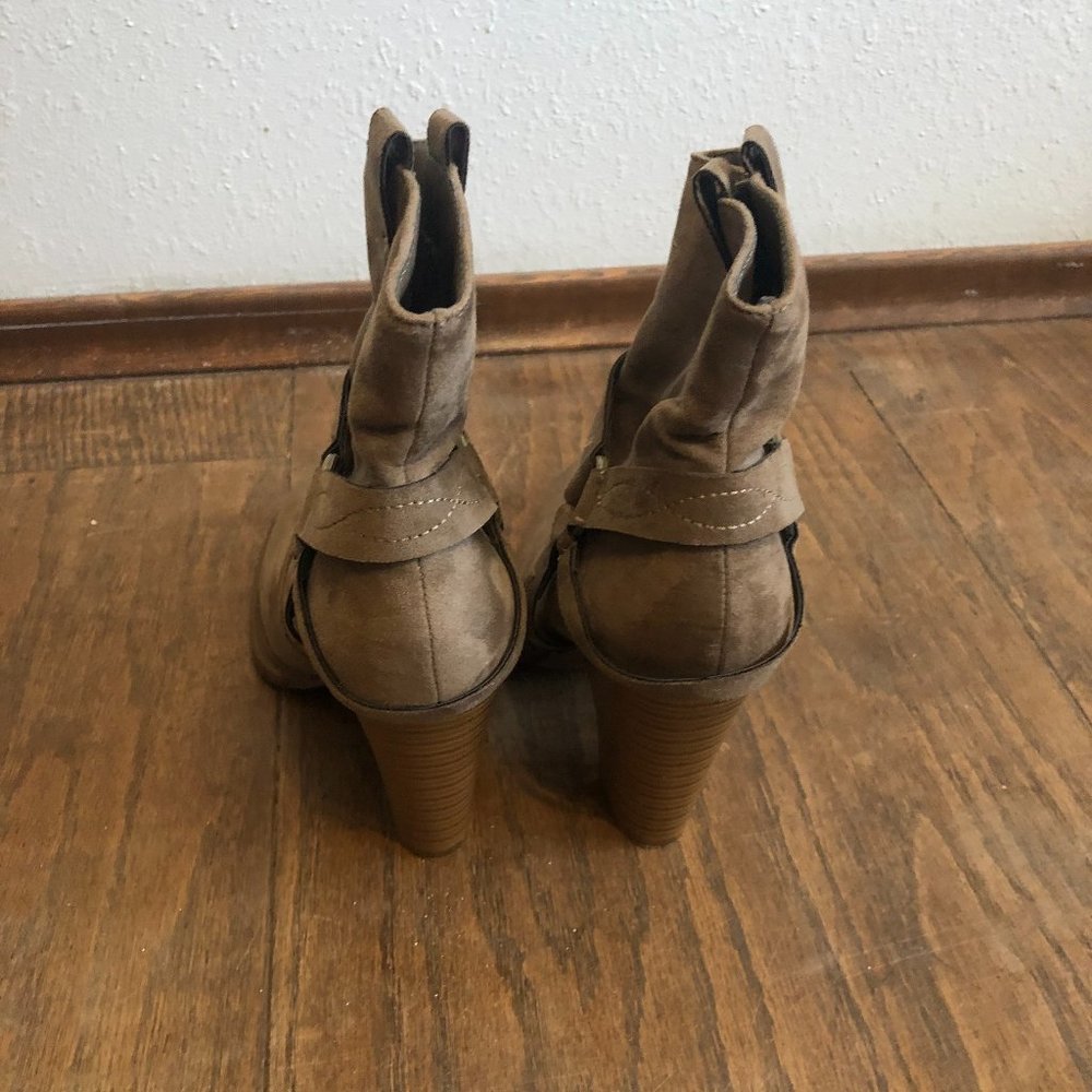 Boots - Picture 3 of 4